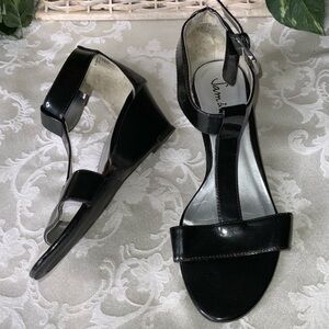 Sam & Libby Black Patent Faux Leather Open Toe  2.5” Wedge Sandals 8.5